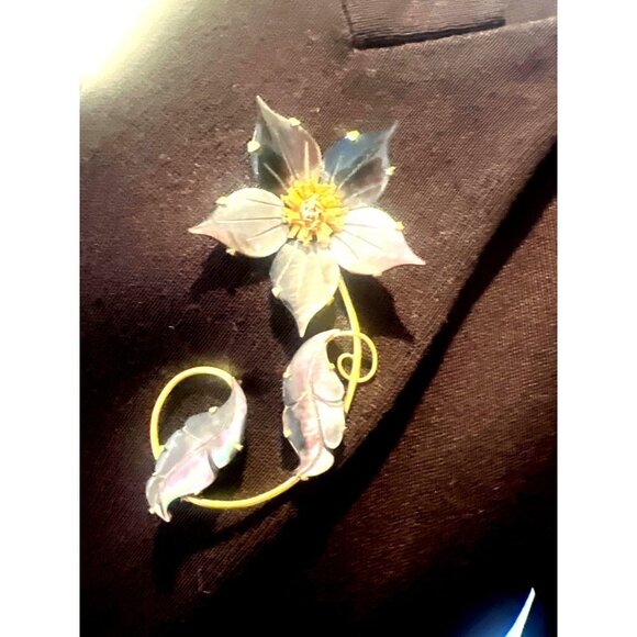 VTG Stunning Ocean Treasures Brooch Mother Of Pearl Flower SIGNED Distinctive - Picture 8 of 11